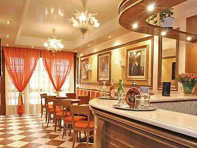 Отель Fontana 3*