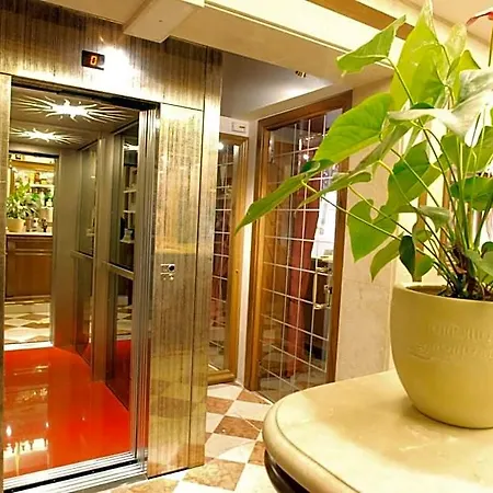 Fontana فندق 3*