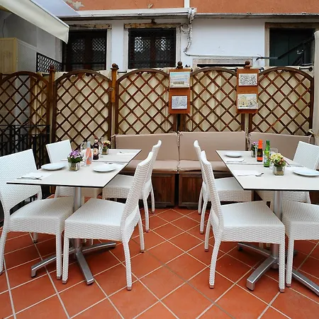 Otel Fontana 3*
